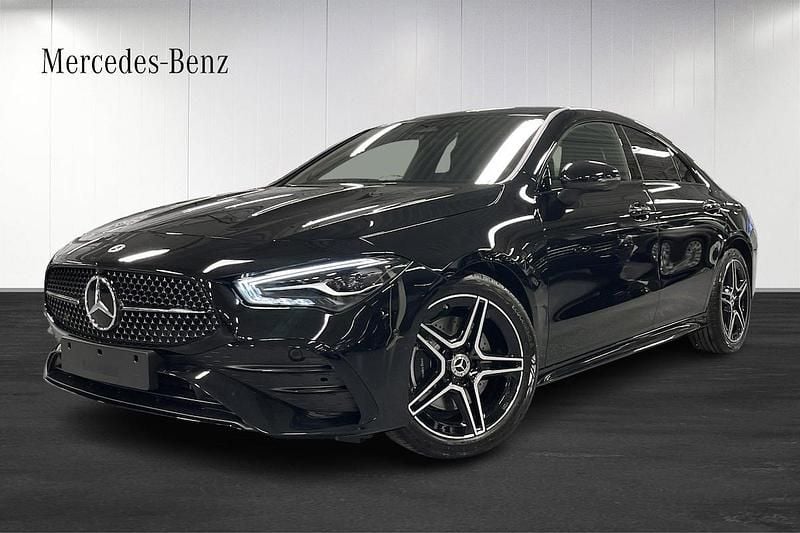 Ny 2025 Mercedes CLA200 AMG line Sportkupé | 421 400 kr (Marknadspris) - Bild 1/4