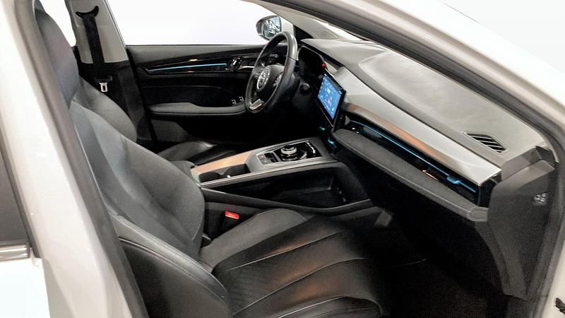 Begagnad MG MG5 EV Luxury 130 kW (177 HK) 2022 Vit Kombi