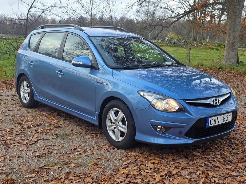 Ljusblå (blå) Begagnad 2012 Hyundai i30 Kombi | 34 800 kr (Dyr) - Bild 1/4