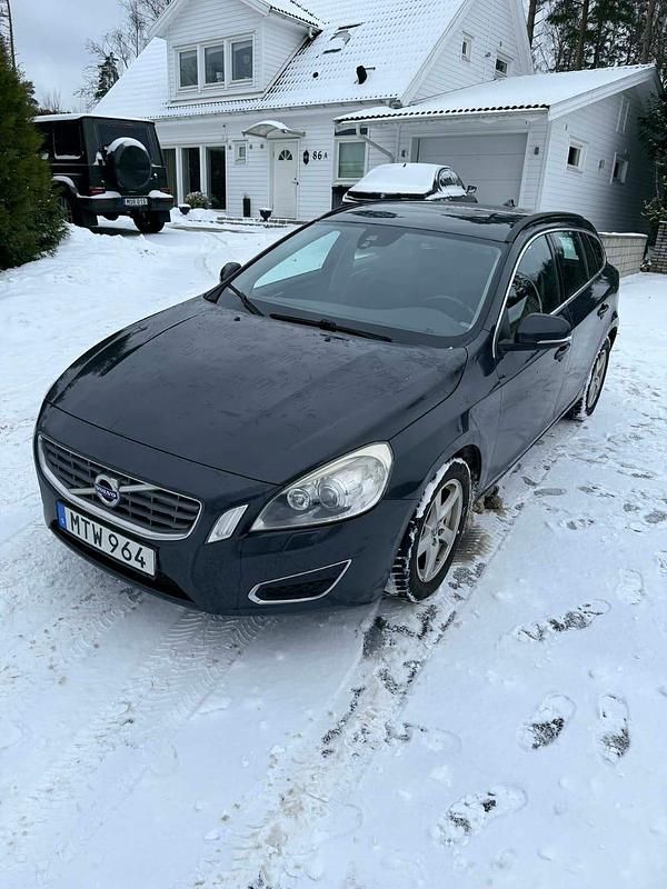 Begagnad 2013 Volvo V60 Kombi | 97 000 kr (Marknadspris) - Bild 1/4