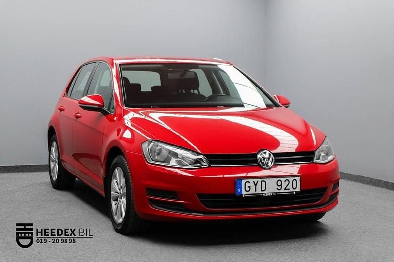 Röd Begagnad 2013 VW Golf VII Halvkombi | 79 900 kr (Bra pris) - Bild 1/4