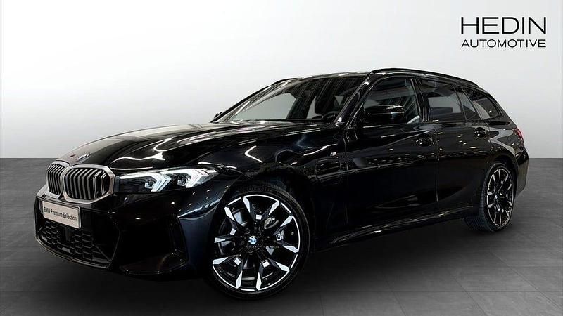 Svart Begagnad 2025 BMW 330 Comfort Edition Kombi | 528 700 kr - Bild 1/4