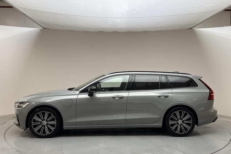 Begagnad Volvo V60 Plus 350 HK (257 kW) 2024 Grå Kombi