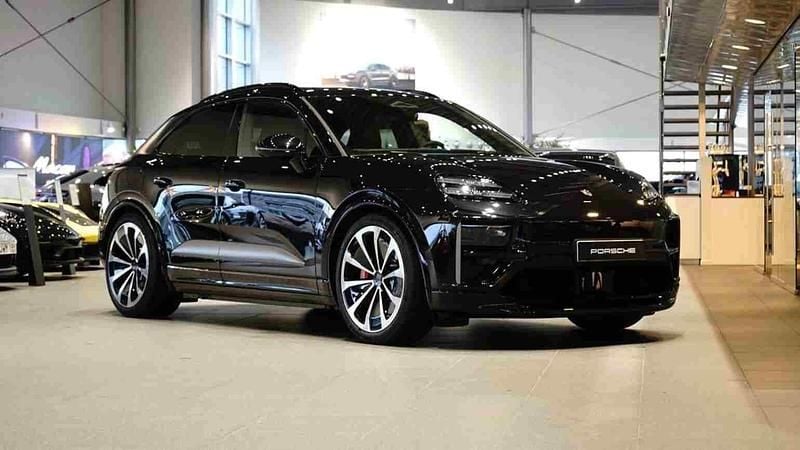 Svart Ny 2024 Porsche Macan Turbo SUV | 1 219 000 kr (Superpris) - Bild 1/1