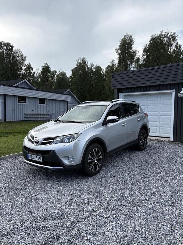 Silver Begagnad 2014 Toyota RAV4 Edition SUV | 155 000 kr (Marknadspris) - Bild 1/4