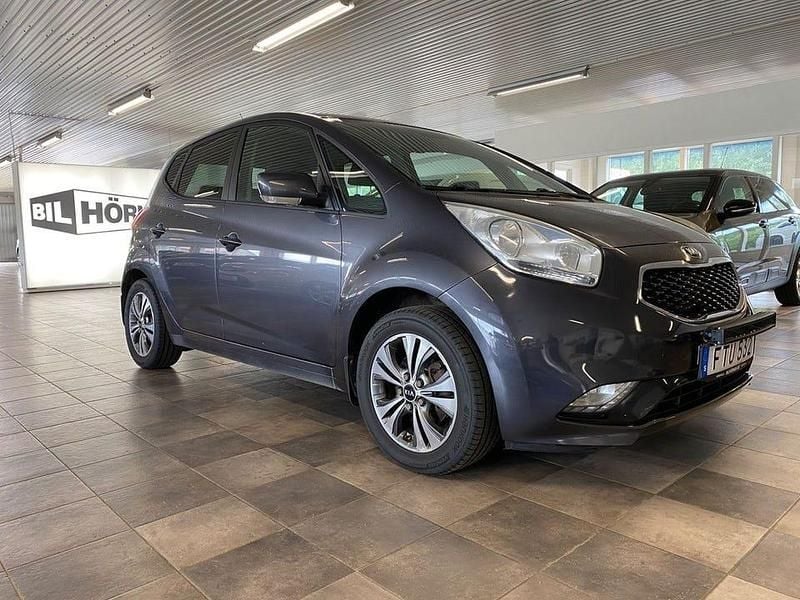 Grå (grå metallic ) Begagnad 2015 Kia Venga Halvkombi | 74 000 kr (Lite dyr) - Bild 1/4