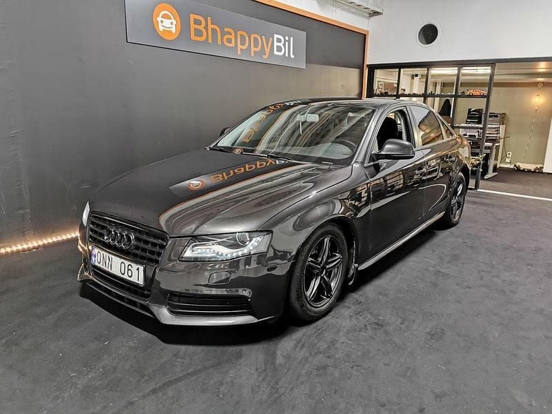 Mörkgrå (grå) Begagnad 2008 Audi A4 Sedan | 47 900 kr (Marknadspris) - Bild 1/4