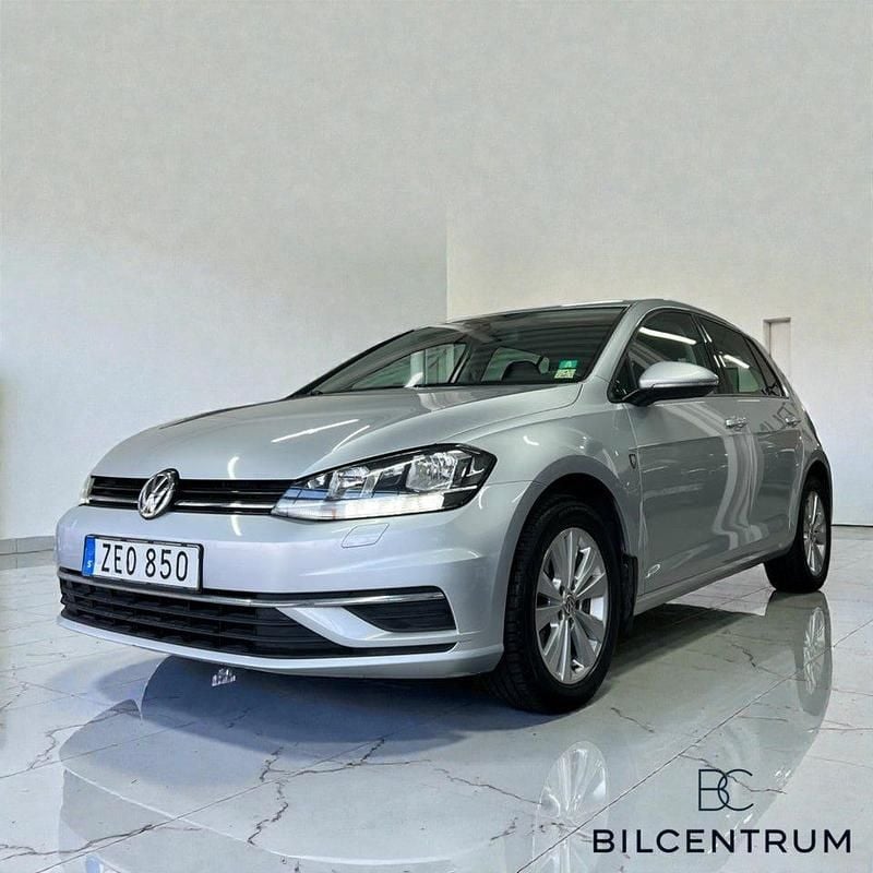Silver Begagnad 2018 VW Golf VII Halvkombi | 159 900 kr (Marknadspris) - Bild 1/4