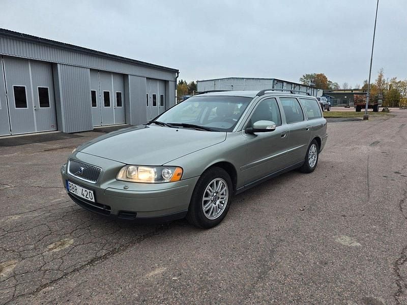 Ljusgrön Begagnad 2006 Volvo V70 Kinetic Kombi | 74 900 kr - Bild 1/4