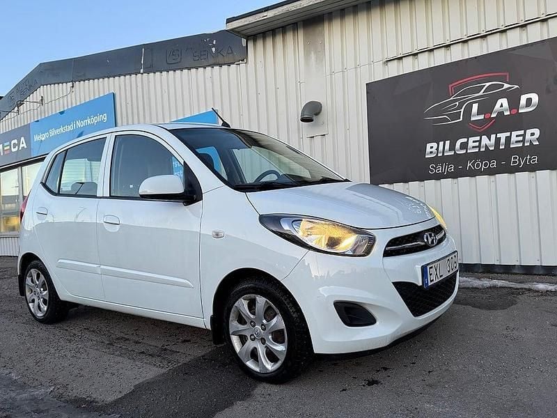 Begagnad Hyundai i10 Premium 69 HK (50 kW) 2012 Vit Halvkombi