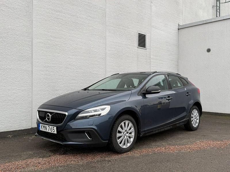 Begagnad Volvo V40 CC Momentum 150 HK (110 kW) 2017 Blåmetalic Kombi