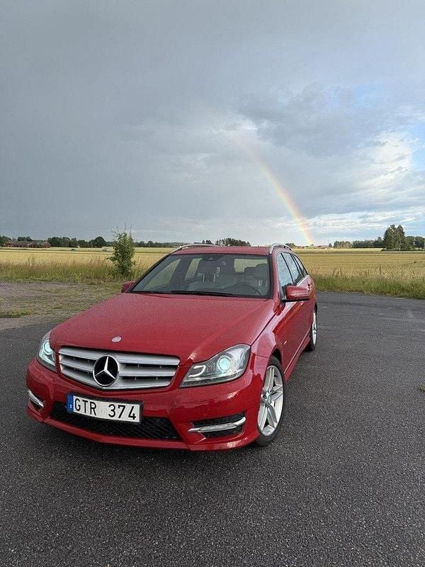 Röd Begagnad 2012 Mercedes C220 AMG Kombi | 104 900 kr (Marknadspris) - Bild 1/4
