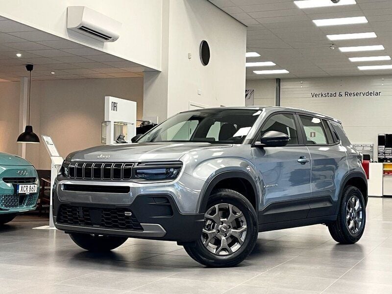 Grå Ny 2024 Jeep Avenger Longitude SUV | 319 900 kr (Lite dyr) - Bild 1/4