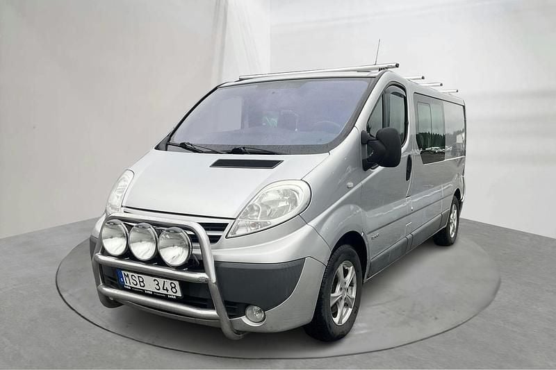 Silver Begagnad 2012 Nissan Primastar Minibuss | 69 000 kr (Bra pris) - Bild 1/4