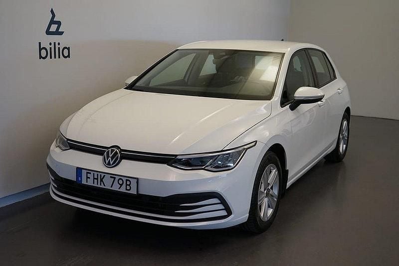 Vit Begagnad 2020 VW Golf VIII Halvkombi | 189 500 kr (Marknadspris) - Bild 1/4