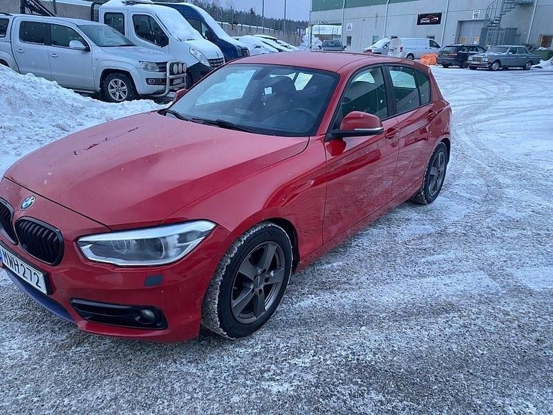 Begagnad BMW 116 Sport Line 116 HK (85 kW) 2015 Röd Halvkombi