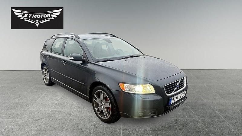 Grå Begagnad 2008 Volvo V50 Momentum Kombi | 24 900 kr (Bra pris) - Bild 1/4