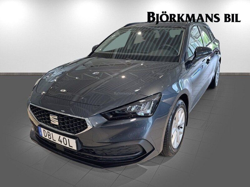Grå Begagnad 2023 Seat Leon Style Kombi | 239 000 kr (Marknadspris) - Bild 1/4