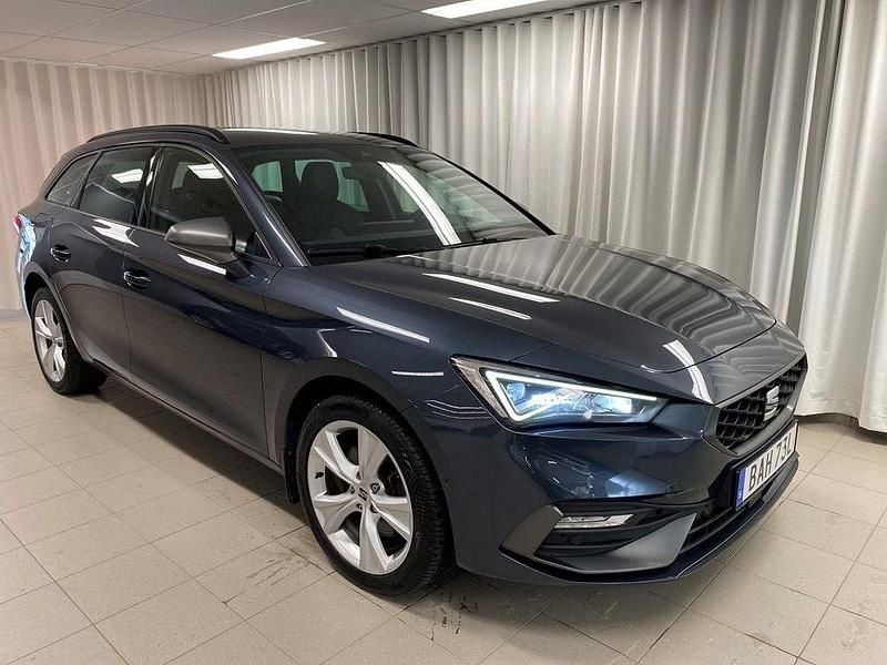 Grå Begagnad 2021 Seat Leon Kombi | 235 000 kr (Marknadspris) - Bild 1/4