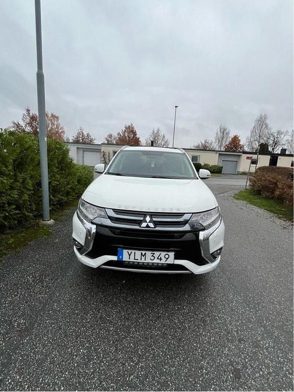 Begagnad Mitsubishi Outlander Edition 203 HK (149 kW) 2017 SUV