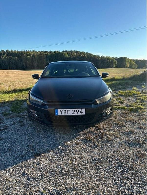 Svart Begagnad 2010 VW Scirocco Sport Sportkupé | 56 000 kr (Bra pris) - Bild 1/4