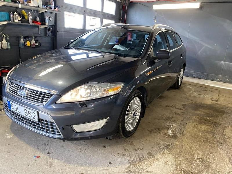Grå Begagnad 2008 Ford Mondeo Titanium Kombi | 54 900 kr (Lite dyr) - Bild 1/4
