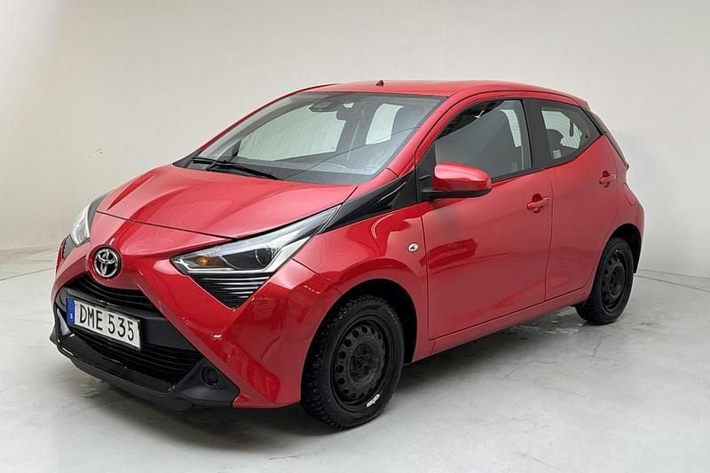 Röd Begagnad 2018 Toyota Aygo X-play Halvkombi | 84 900 kr (Bra pris) - Bild 1/4