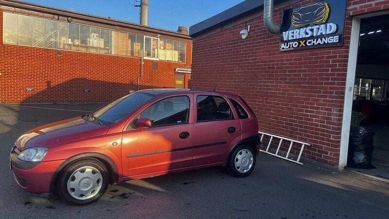 Begagnad Opel Corsa 75 HK (55 kW) 2000 Röd Halvkombi