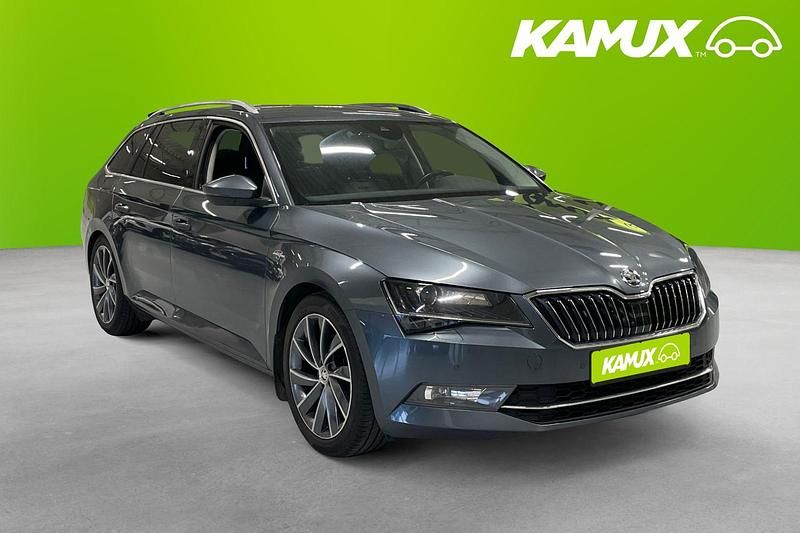 Silver/grå Begagnad 2018 Skoda Superb LAURIN & KLEMENT Kombi | 209 800 kr (Marknadspris) - Bild 1/4