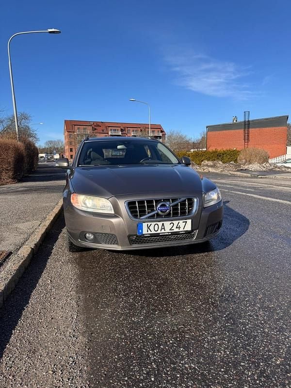 Begagnad Volvo V70 Momentum 145 HK (106 kW) 2010 Kombi