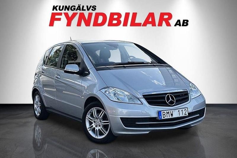 Silver Begagnad 2011 Mercedes A160 Classic Halvkombi | 64 900 kr (Marknadspris) - Bild 1/4