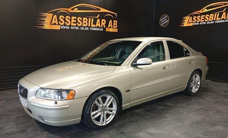 Ljusbrun (brun) Begagnad 2005 Volvo S60 Momentum Sedan | 24 900 kr (Bra pris) - Bild 1/1