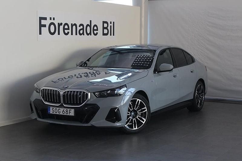 Begagnad BMW i5 M Sport 250 kW (340 HK) 2024 Grå Sedan