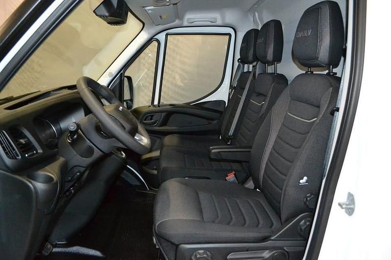 Ny Iveco Daily 136 HK (100 kW) 2025 Vit Van