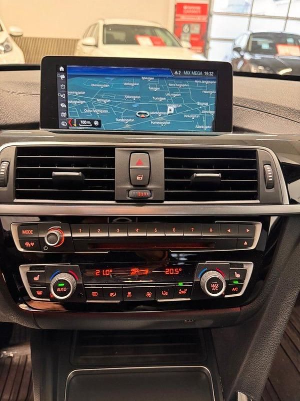 Begagnad BMW 320 Sport Line 190 HK (139 kW) 2019 Svart Kombi