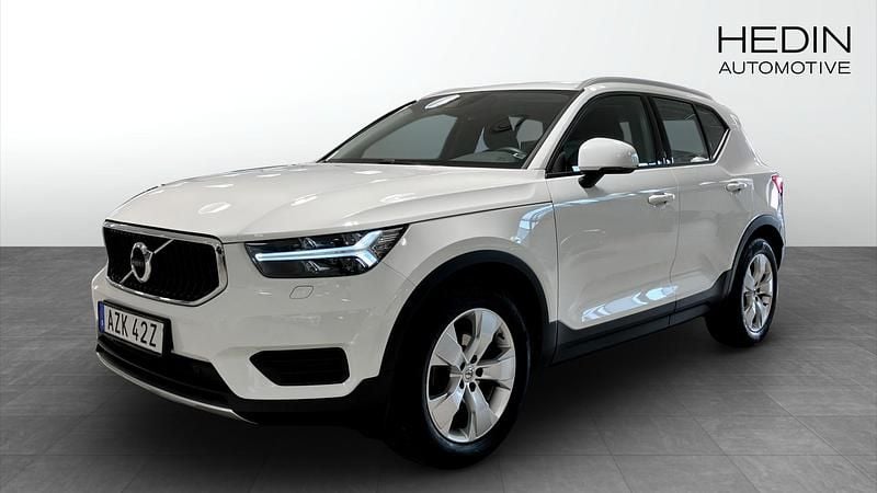 Vit (white) Begagnad 2019 Volvo XC40 Momentum SUV | 249 900 kr (Marknadspris) - Bild 1/4