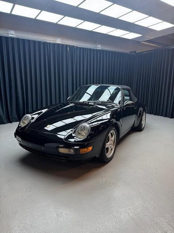 Begagnad Porsche 911 Carrera 286 HK (210 kW) 1998 Svart Cab