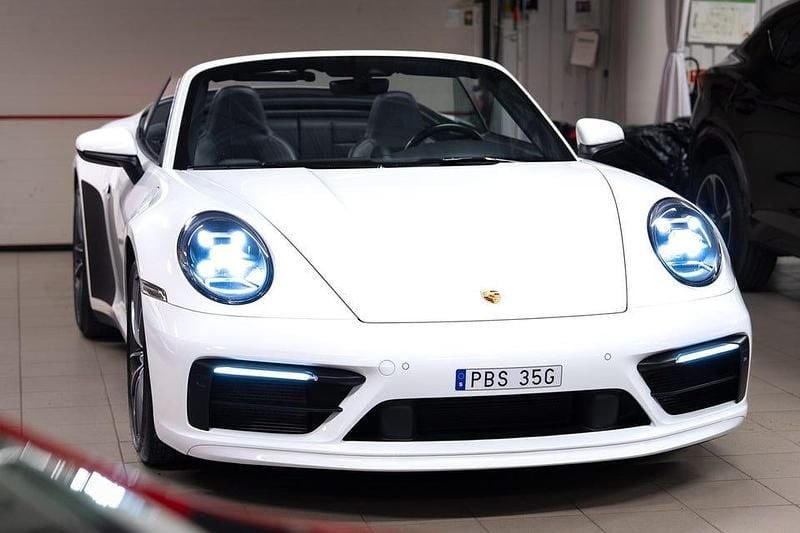 Begagnad Porsche 911 Carrera S 450 HK (330 kW) 2020 Flerfärgad Cab