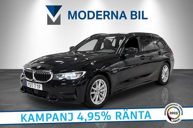 Svart Begagnad 2021 BMW 330e Sport Line Kombi | 287 400 kr (Marknadspris) - Bild 1/4