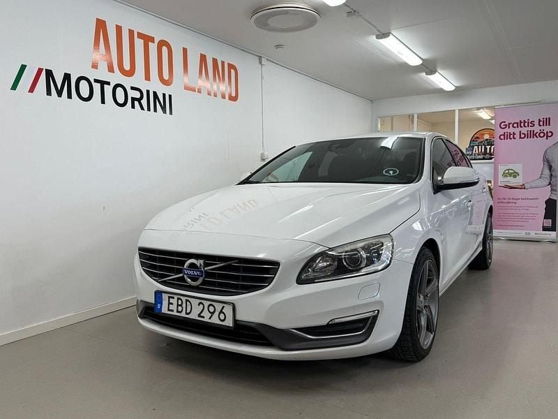 Vit Begagnad 2014 Volvo S60 Momentum Sedan | 124 900 kr (Marknadspris) - Bild 1/4