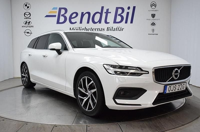 Vit Begagnad 2019 Volvo V60 Momentum Kombi | 224 500 kr (Marknadspris) - Bild 1/3