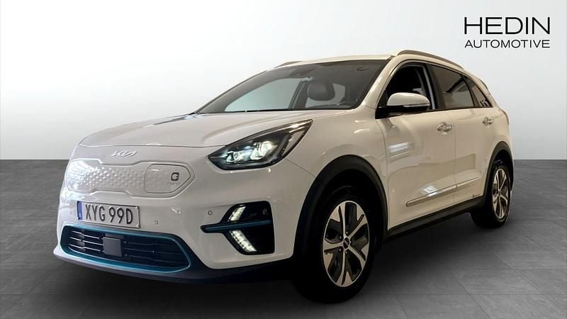 Vit (white) Begagnad 2021 Kia e-Niro Advance SUV | 304 500 kr (Lite dyr) - Bild 1/4