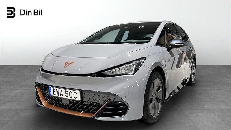 Ljusgrå Begagnad 2024 Cupra Born Halvkombi | 299 900 kr (Bra pris) - Bild 1/4