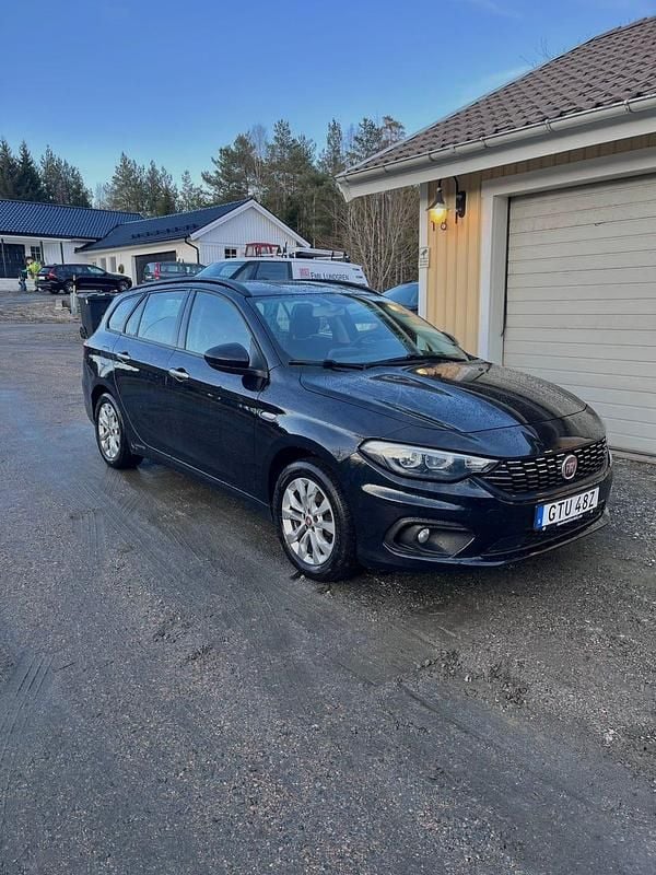 Begagnad Fiat Tipo 120 HK (88 kW) 2020 Svart metallic Kombi