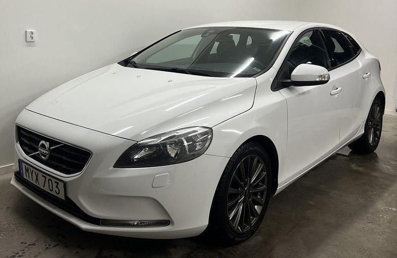 Begagnad Volvo V40 116 HK (85 kW) 2013 Vit Halvkombi