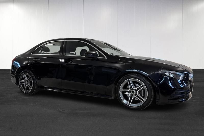 Begagnad Mercedes A180 AMG line 136 HK (100 kW) 2022 Svart Sedan