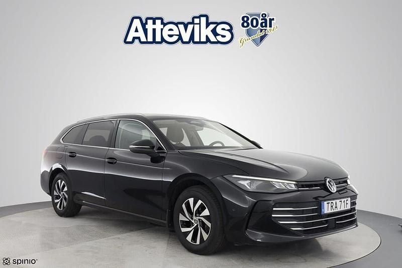 Svart Begagnad 2024 VW Passat Business Kombi | 354 900 kr (Marknadspris) - Bild 1/3