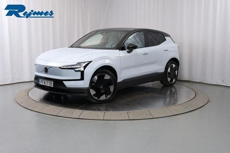 Ljusblå (cloud blue) Begagnad 2025 Volvo EX30 Performance SUV | 439 900 kr - Bild 1/4