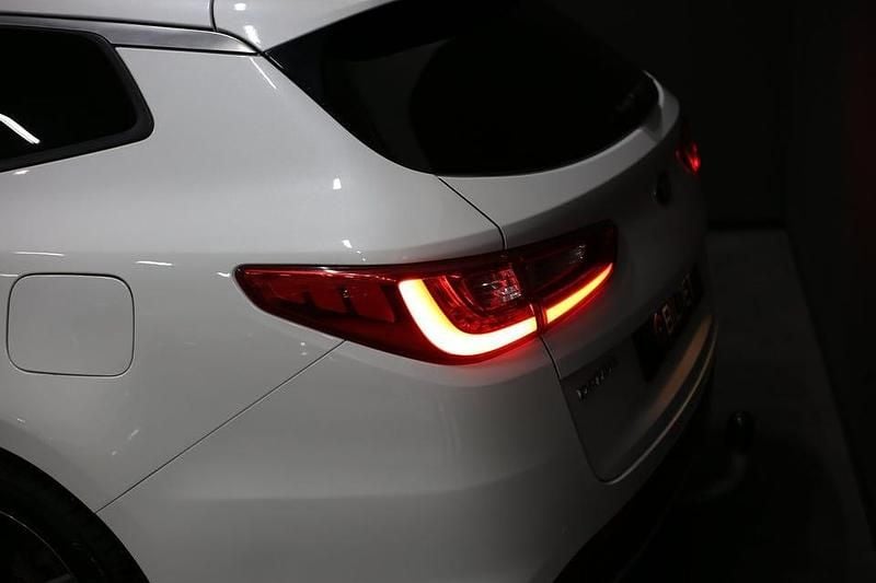 Begagnad Kia Optima 205 HK (150 kW) 2019 Vit Kombi