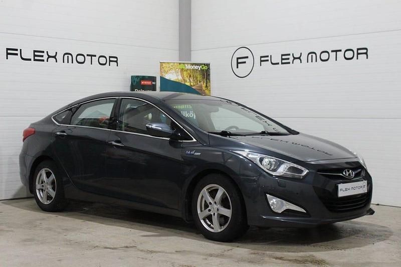 Grå Begagnad 2012 Hyundai i40 Sedan | 84 800 kr (Lite dyr) - Bild 1/4
